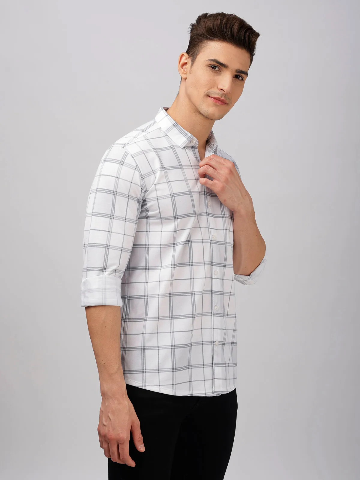 BULLMER Trendy White Regular Fit Checked Causal Full sleeve Shirt For Men.