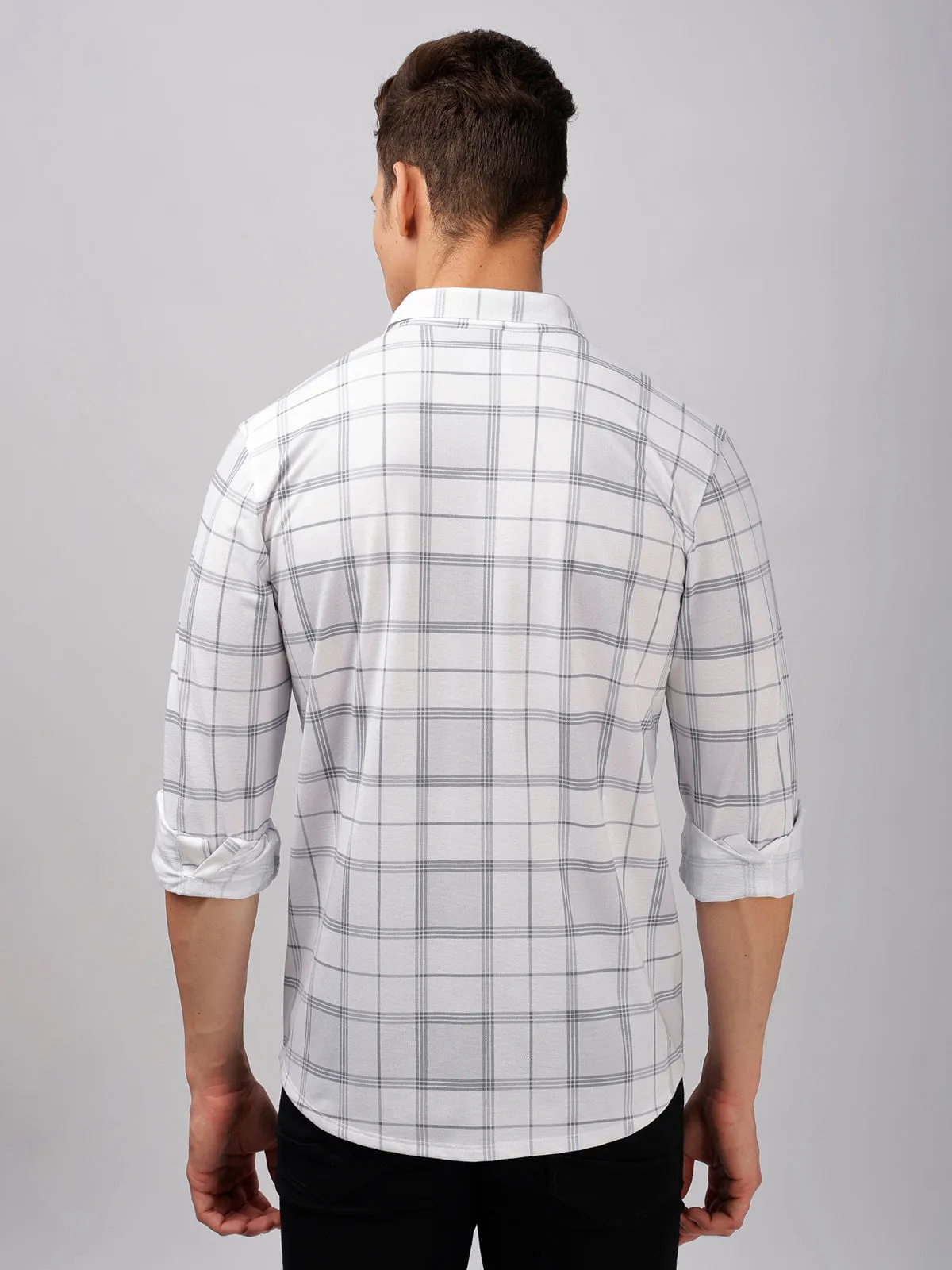 BULLMER Trendy White Regular Fit Checked Causal Full sleeve Shirt For Men.